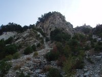 18 Τα βράχια πάνω από τον «Θολόλακα».JPG