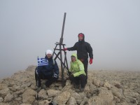 7.Στην κορυφή Qizil Qaya 3726μ 2η ανάβαση Πέτρος Τόλιας, Μαρία Ρουπακια και  Θανάσης Κολέτσιο.JPG