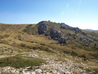 11 Ανάγλυφοι βράχοι Δυτικά της κορυφής «Γραμμένη Πέτρα»..JPG