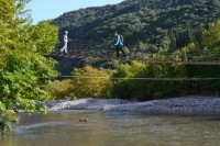 ΔΙΑΣΧΙΖΟΝΤΑΣ ΤΗ ΚΡΕΜΑΣΤΗ ΓΕΦΥΡΑ.jpg