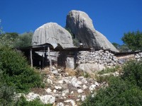 Βράχοι στον λόφο Αγ. Γεωργίου νοτίως του οικισμού Δολοί Μεσσηνίας 1.JPG