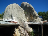 Βράχοι στον λόφο Αγ. Γεωργίου νοτίως του οικισμού Δολοί Μεσσηνίας 2.JPG