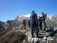 5. Η αρχηγός μας δείχνει την πορεία προς την κορυφή.JPG