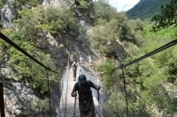 Η ΟΜΑΔΑ ΠΕΡΝΑ ΤΗ ΚΡΕΜΑΣΤΗ ΓΕΦΥΡΑ ΤΟΥ ΚΡΙΚΕΛΟΠΟΤΑΜΟΥ.jpg